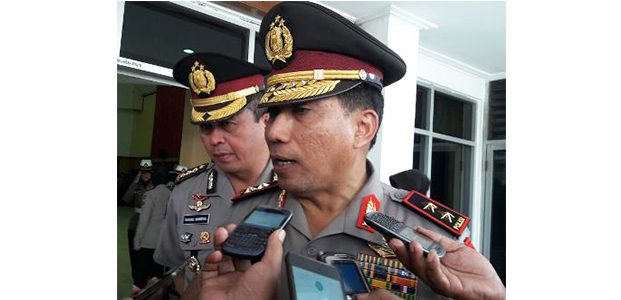 Polisi Buru Pemilik Bendera ISIS Yang Ditemukan di Masjid Al-Hidayah Mojokerto Polisi Buru Pemilik Bendera ISIS Yang Ditemukan di Masjid Al-Hidayah Mojokerto