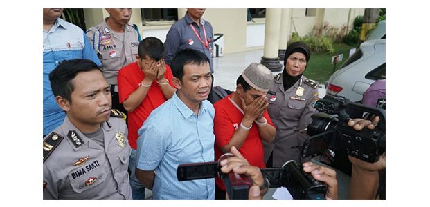 Berbekal Tusuk Gigi, 2 Pelaku Pembobol ATM ini Raup Ratusan Juta Berbekal Tusuk Gigi, 2 Pelaku Pembobol ATM ini Raup Ratusan Juta