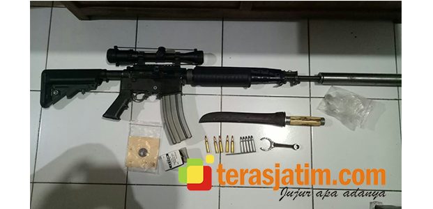 Berburu dengan Senjata Serbu M 16, 3 Orang di Banyuwangi Diciduk Polisi Berburu dengan Senjata Serbu M 16, 3 Orang di Banyuwangi Diciduk Polisi
