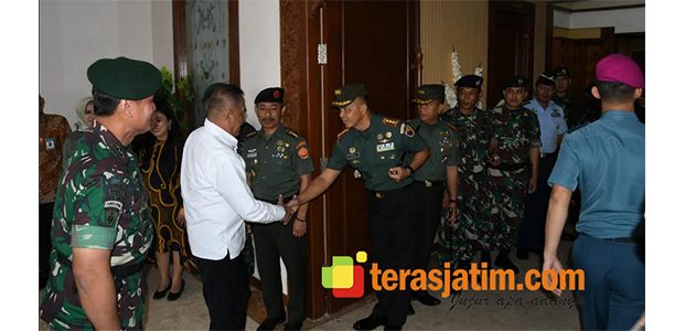 Beri Arahan Prajurit, Menhan Ryamizard Ryacudu Kunjungi Kota Malang Beri Arahan Prajurit, Menhan Ryamizard Ryacudu Kunjungi Kota Malang