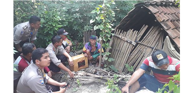 Berkah Mbah Panidin, Pria asal Sekar Bojonegoro Yang Tinggal Seorang Diri di Dalam Hutan Berkah Mbah Panidin, Pria asal Sekar Bojonegoro Yang Tinggal Seorang Diri di Dalam Hutan