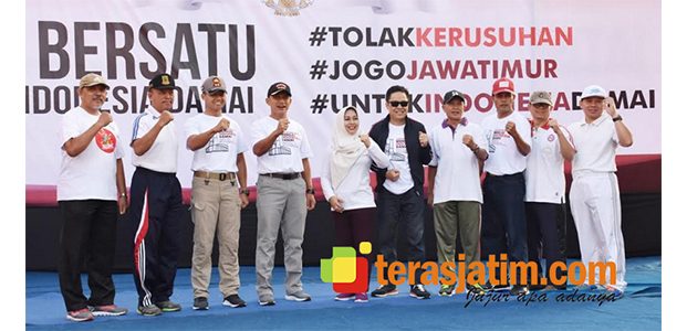 Bersama Warga, Forkopimda Mojokerto Deklarasikan Indonesia Damai Bersama Warga, Forkopimda Mojokerto Deklarasikan Indonesia Damai