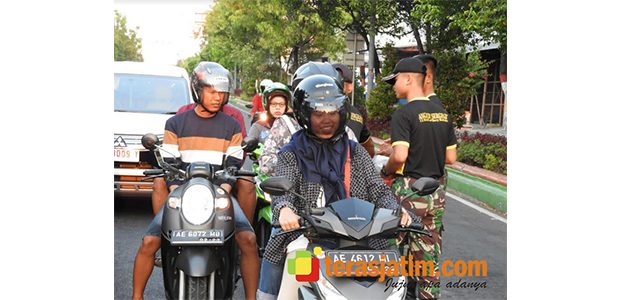 Bintara Angicipi Bagi Takjil Gratis untuk Warga Ngawi Bintara Angicipi Bagi Takjil Gratis untuk Warga Ngawi