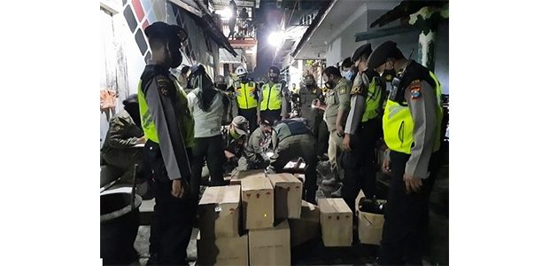 Operasi Pekat Jelang Ramadhan, Aparat Keamanan di Kota Blitar Sita Ratusan Miras Ilegal Operasi Pekat Jelang Ramadhan, Aparat Keamanan di Kota Blitar Sita Ratusan Miras Ilegal
