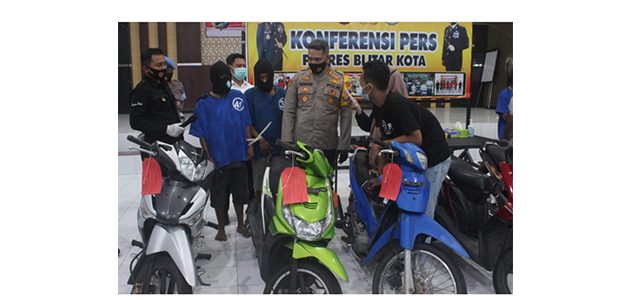 Polisi Bekuk Komplotan Maling Motor Spesialis Area Persawahan di Blitar Polisi Bekuk Komplotan Maling Motor Spesialis Area Persawahan di Blitar