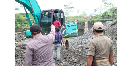 Razia Tambang Pasir Ilegal di Nglegok Blitar, 6 Orang Diamankan