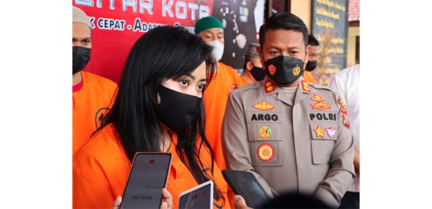 Penasaran dan Diajak Suami, Ibu Muda di Blitar ini Nekat Nyabu Penasaran dan Diajak Suami, Ibu Muda di Blitar ini Nekat Nyabu