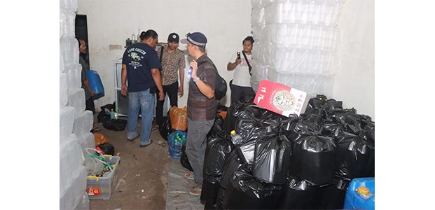 Sebuah Rumah di Sentul Blitar Digerebek Polisi, Ini Isinya Sebuah Rumah di Sentul Blitar Digerebek Polisi, Ini Isinya