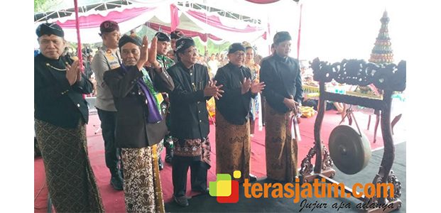 Hadiri Larung Sesaji, Ketua DPRD Blitar: Warisan Budaya Wajib Dilestarikan Hadiri Larung Sesaji, Ketua DPRD Blitar: Warisan Budaya Wajib Dilestarikan