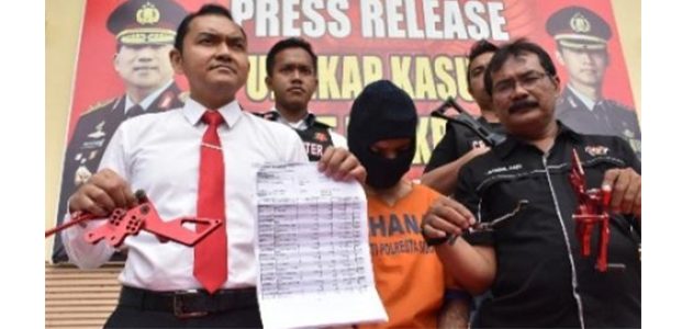 Bobol ATM Teman Kantor, Pria asal Sumut ini Dibekuk Polisi Sidoarjo Bobol ATM Teman Kantor, Pria asal Sumut ini Dibekuk Polisi Sidoarjo