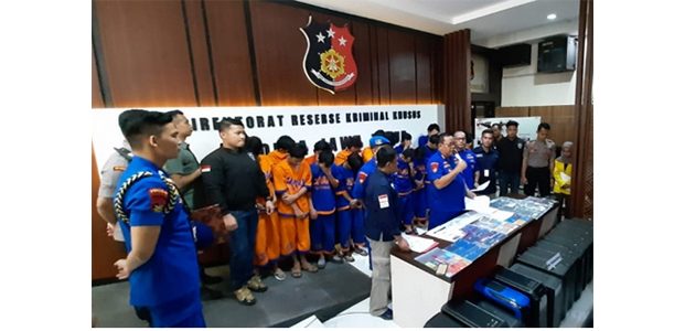Bobol Kartu Kredit, Komplotan Hacker Muda di Surabaya ini Raup 500 Juta Sebulan Bobol Kartu Kredit, Komplotan Hacker Muda di Surabaya ini Raup 500 Juta Sebulan