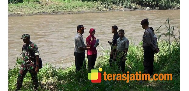 Bocah SD asal Sanankulon Blitar, Hilang Terseret Arus Sungai Brantas Bocah SD asal Sanankulon Blitar, Hilang Terseret Arus Sungai Brantas