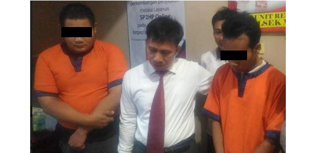 Buka Loker Abal-Abal di FB, 2 Penipu di Manyar Gresik Dibekuk Polisi Buka Loker Abal-Abal di FB, 2 Penipu di Manyar Gresik Dibekuk Polisi