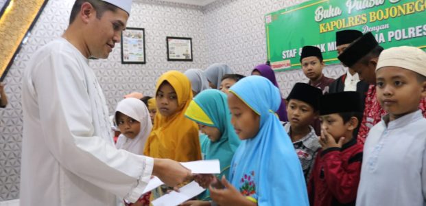 Bukber dengan Wartawan, Kapolres Bojonegoro Berbagi dengan Anak Yatim Bukber dengan Wartawan, Kapolres Bojonegoro Berbagi dengan Anak Yatim