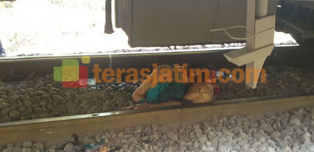 Wanita Bunuh Diri dengan Kereta Api Wanita Bunuh Diri dengan Kereta Api