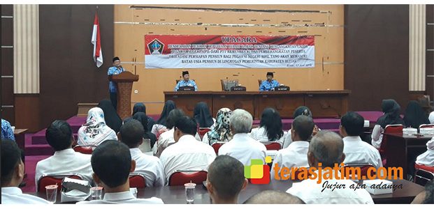 Bupati Blitar Berharap PNS Pensiun Bisa Tetap Beraktivitas Bupati Blitar Berharap PNS Pensiun Bisa Tetap Beraktivitas