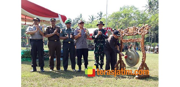 Bupati Blitar Buka Pembukaan TMMD di Karangbendo Ponggok Bupati Blitar Buka Pembukaan TMMD di Karangbendo Ponggok
