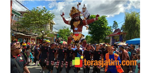 Bupati Blitar Hadiri Pawai Ogoh-ogoh di Wlingi Bupati Blitar Hadiri Pawai Ogoh-ogoh di Wlingi
