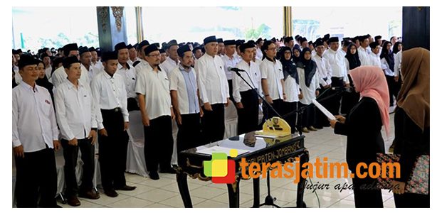 Bupati Jombang Lantik 2.579 Anggota BPD Baru Bupati Jombang Lantik 2.579 Anggota BPD Baru