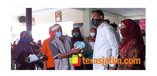 Bupati Ponorogo Serahkan Bantuan Sosial Tunai Bupati Ponorogo Serahkan Bantuan Sosial Tunai