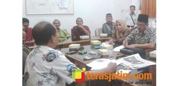 Bupati Tunda Lantik Kades, Perwakilan Warga Seletreng Datangi DPRD Situbondo Bupati Tunda Lantik Kades, Perwakilan Warga Seletreng Datangi DPRD Situbondo