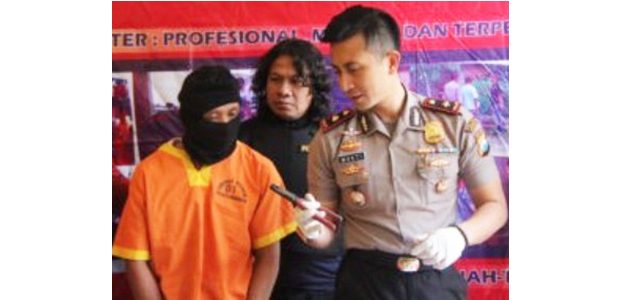 Butuh Biaya Istri Melahirkan, Pria Asal Tikung Lamongan ini Gondol Traktor di Sawah Butuh Biaya Istri Melahirkan, Pria Asal Tikung Lamongan ini Gondol Traktor di Sawah