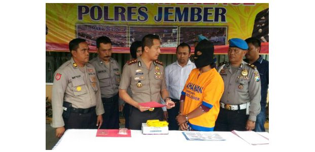 Butuh Duit Untuk Obati Orang Tua, Wanita ini Nekat Kuras Uang Majikannya di Bank Butuh Duit Untuk Obati Orang Tua, Wanita ini Nekat Kuras Uang Majikannya di Bank
