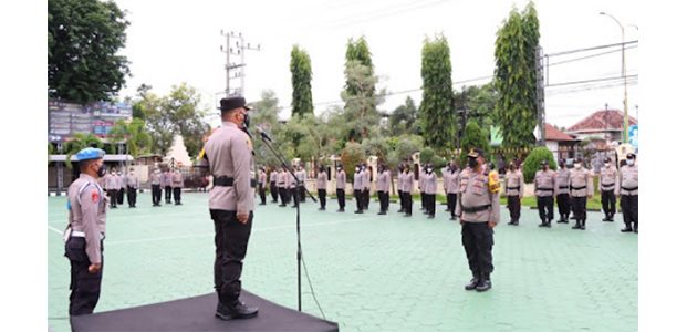 8 Desa Gelar Pilkades Serentak, Kapolresta Banyuwangi Pimpin Apel Pergeseran Pasukan 8 Desa Gelar Pilkades Serentak, Kapolresta Banyuwangi Pimpin Apel Pergeseran Pasukan