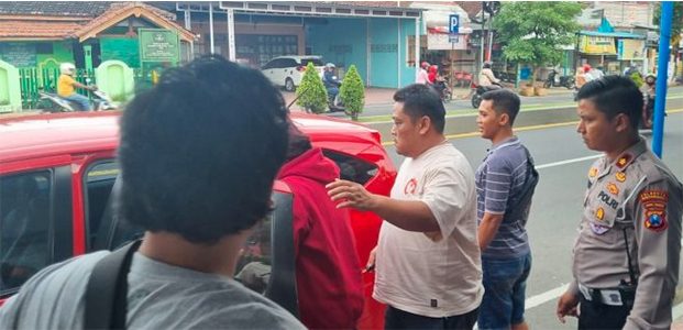 Kabur Naik Bus, 2 Buron Kasus Pembunuhan Ditangkap di Banyuwangi Kabur Naik Bus, 2 Buron Kasus Pembunuhan Ditangkap di Banyuwangi