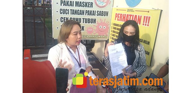 KTP-nya Disebar, Haninah Lapor ke Polresta Banyuwangi KTP-nya Disebar, Haninah Lapor ke Polresta Banyuwangi