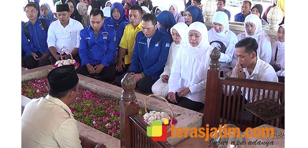 Cagub Jatim Khofifah, Ziarahi Makam Bung Karno Cagub Jatim Khofifah, Ziarahi Makam Bung Karno