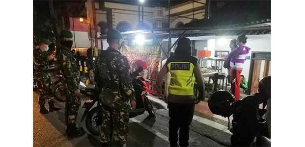 Cegah Penyebaran Corona, Aparat Keamanan di Kota Blitar Gelar Patroli Skala Besar Cegah Penyebaran Corona, Aparat Keamanan di Kota Blitar Gelar Patroli Skala Besar