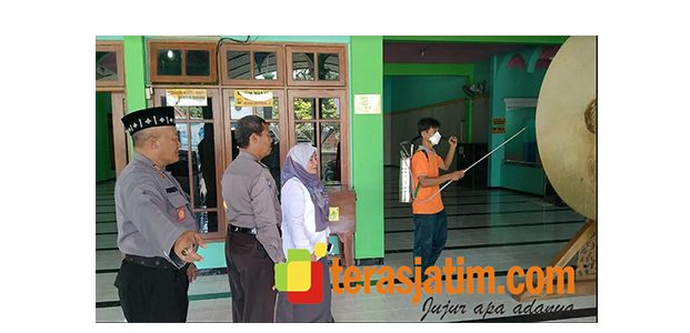Cegah Penyebaran Corona, Sejumlah Fasilitas Umum di Krembung Sidoarjo Disemprot Disinfektan Cegah Penyebaran Corona, Sejumlah Fasilitas Umum di Krembung Sidoarjo Disemprot Disinfektan
