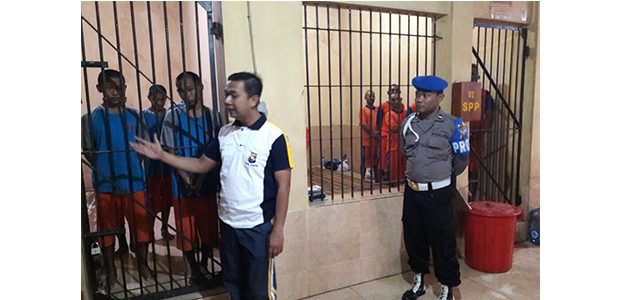 Cegah Tahanan Kabur, Wakapolres Jombang Sidak Ruang Tahanan Cegah Tahanan Kabur, Wakapolres Jombang Sidak Ruang Tahanan