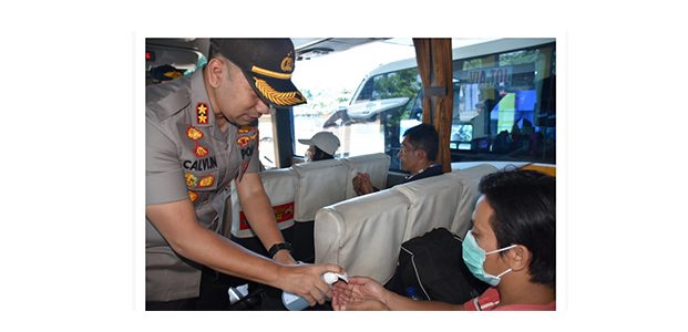 Cegah Wabah Corona, Kapolres Trenggalek Gelar Bersih-Bersih di Terminal Cegah Wabah Corona, Kapolres Trenggalek Gelar Bersih-Bersih di Terminal