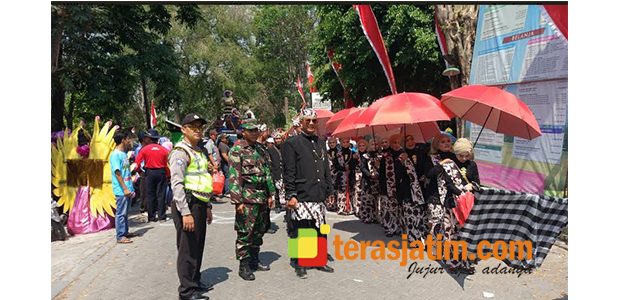 Cuaca Terik, Pawai Budaya Sugihwaras Bojonegoro Tetap Meriah Cuaca Terik, Pawai Budaya Sugihwaras Bojonegoro Tetap Meriah