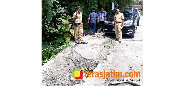 DPRD Kabupaten Blitar Temukan Jalan Yang Baru Dibangun, Tapi Sudah Rusak DPRD Kabupaten Blitar Temukan Jalan Yang Baru Dibangun, Tapi Sudah Rusak