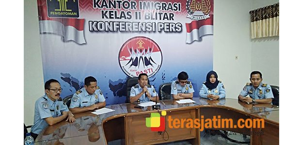 Dalam Setahun, Kantor Imigrasi Blitar Deportasi 4 WNA Dalam Setahun, Kantor Imigrasi Blitar Deportasi 4 WNA