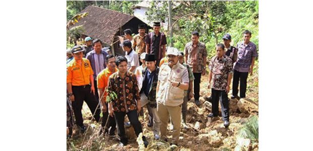 Dampak Banjir dan Tanah Longsor di Trenggalek, 7500 Rumah Warga Rusak Dampak Banjir dan Tanah Longsor di Trenggalek, 7500 Rumah Warga Rusak