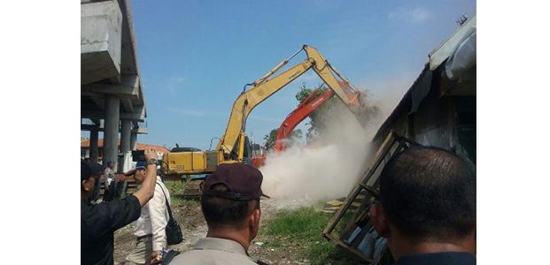 Dampak Pembangunan Tol Surabaya-Mojokerto, 8 Rumah dan 3 Lahan Dieksekusi Dampak Pembangunan Tol Surabaya-Mojokerto, 8 Rumah dan 3 Lahan Dieksekusi