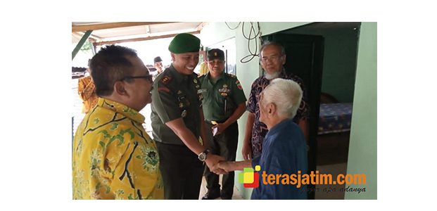 Dandim Jombang Serahkan Rumah Veteran Dandim Jombang Serahkan Rumah Veteran