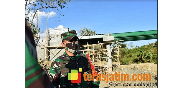 Danrem Pantau Pembangunan Jembatan di Bubulan Bojonegoro Danrem Pantau Pembangunan Jembatan di Bubulan Bojonegoro