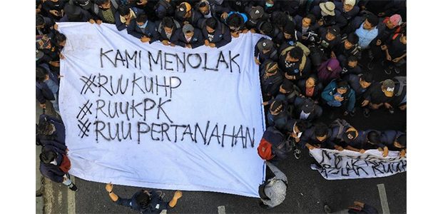 Demo Mahasiswa di Sejumlah Daerah di Jatim Dinilai Berjalan Lancar dan Kondusif Demo Mahasiswa di Sejumlah Daerah di Jatim Dinilai Berjalan Lancar dan Kondusif