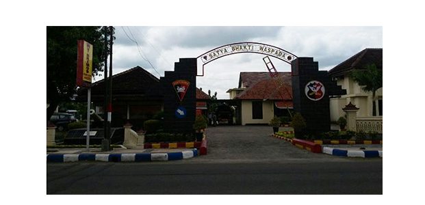 Densus 88 Tangkap Terduga Teroris di Pasar Sayur Caruban Madiun Densus 88 Tangkap Terduga Teroris di Pasar Sayur Caruban Madiun