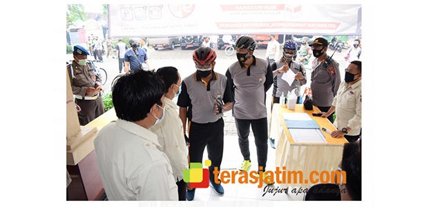 Kapolresta Sidoarjo Ajak Anggotanya Gowes Sambil Monitoring Rekap Hasil Suara di PPK Kapolresta Sidoarjo Ajak Anggotanya Gowes Sambil Monitoring Rekap Hasil Suara di PPK