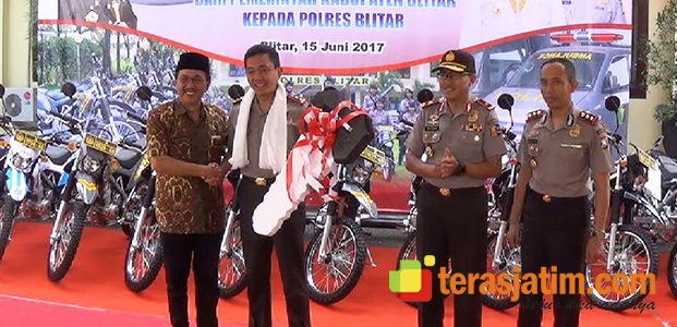 Di Blitar, Kabaharkam Polri Cek Kesiapan Pengamanan Lebaran dan Terima Bantuan Kendaraan Dinas Di Blitar, Kabaharkam Polri Cek Kesiapan Pengamanan Lebaran dan Terima Bantuan Kendaraan Dinas