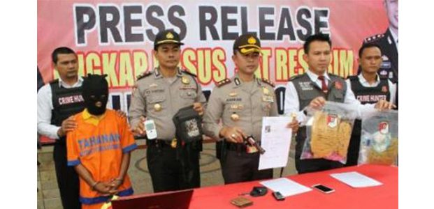 Ngaku Perwira Polisi, Pemuda ini Nekat Perkosa Gadis di Bekas Mushala Ngaku Perwira Polisi, Pemuda ini Nekat Perkosa Gadis di Bekas Mushala