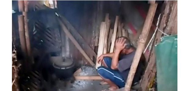 Di Nganjuk, Bapak dan Putrinya Tinggal di Kandang Kambing Di Nganjuk, Bapak dan Putrinya Tinggal di Kandang Kambing