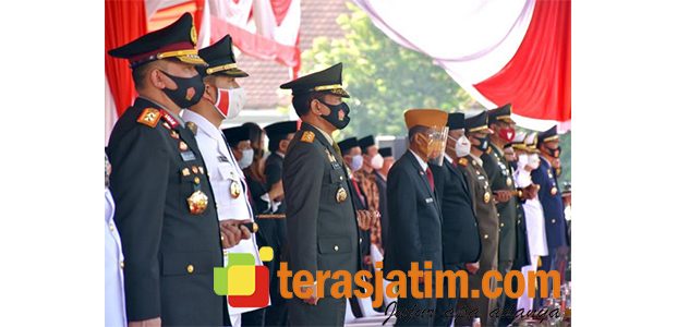 Di Tengah Pandemi Corona, Upacara Kemerdekaan di Grahadi Surabaya Digelar Terbatas Di Tengah Pandemi Corona, Upacara Kemerdekaan di Grahadi Surabaya Digelar Terbatas