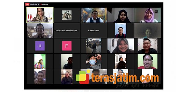 Diaspora Muda Lamongan Gelar Webinar Tentang SDGs dalam Pembangunan Daerah di Tengah Pandemi Covid-19 Diaspora Muda Lamongan Gelar Webinar Tentang SDGs dalam Pembangunan Daerah di Tengah Pandemi Covid-19